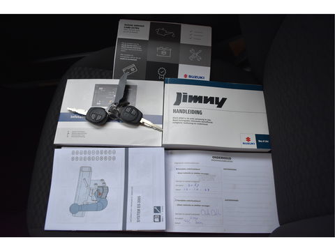 Suzuki Jimny 1.5 Stijl Allgrip 4WD Two-tone | Uniek | NL-Auto | Afn.trekhaak | Carplay/Anroid | Nav | DAB | Stoelverwarming | Climate Control | Nieuwstaat