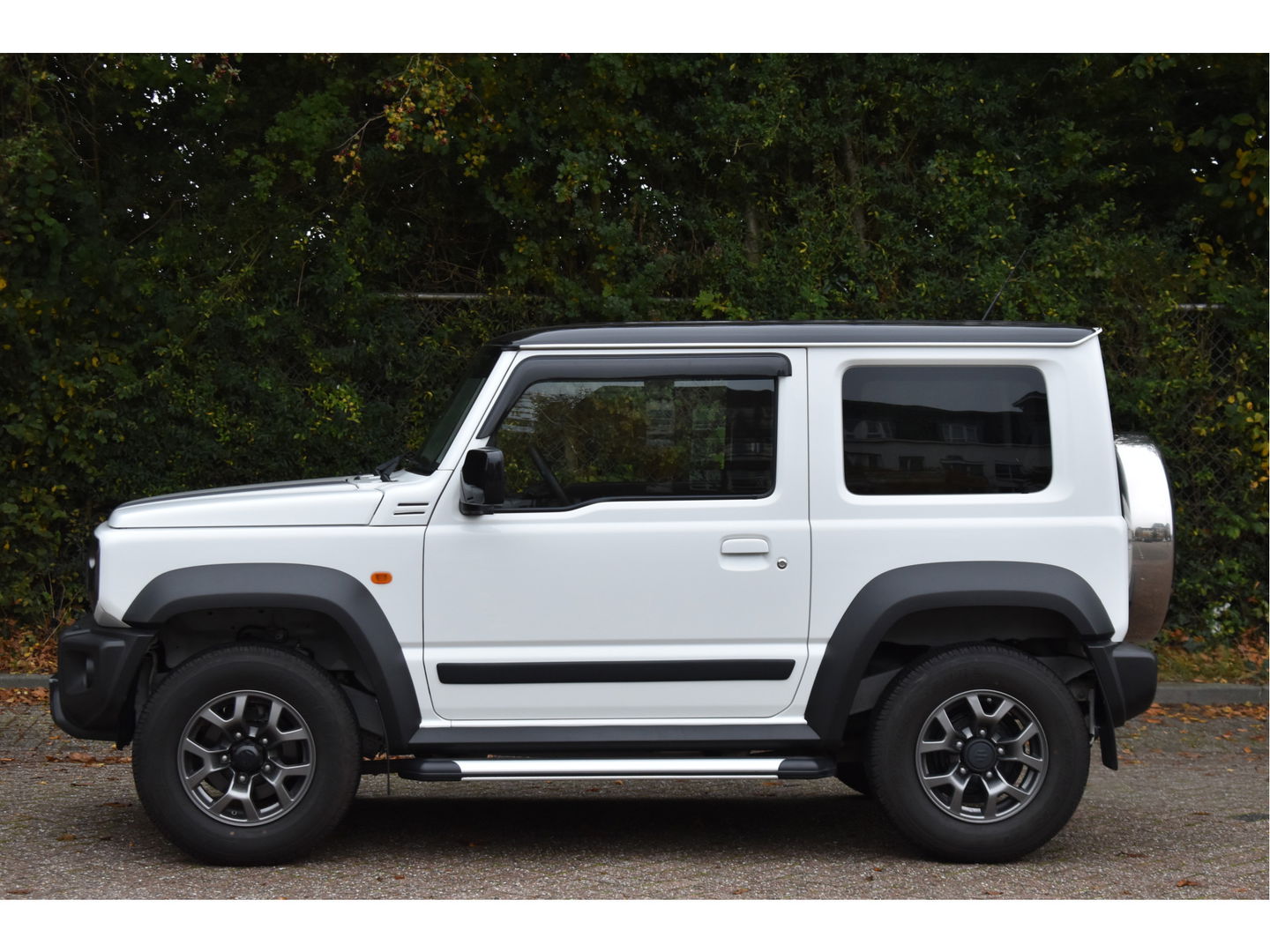 Suzuki Jimny 1.5 Stijl Allgrip 4WD Two-tone | Uniek | NL-Auto | Afn.trekhaak | Carplay/Anroid | Nav | DAB | Stoelverwarming | Climate Control | Nieuwstaat