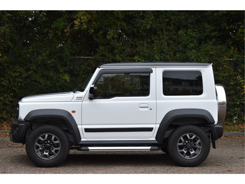 Suzuki Jimny 1.5 Stijl Allgrip 4WD Two-tone | Uniek | NL-Auto | Afn.trekhaak | Carplay/Anroid | Nav | DAB | Stoelverwarming | Climate Control | Nieuwstaat