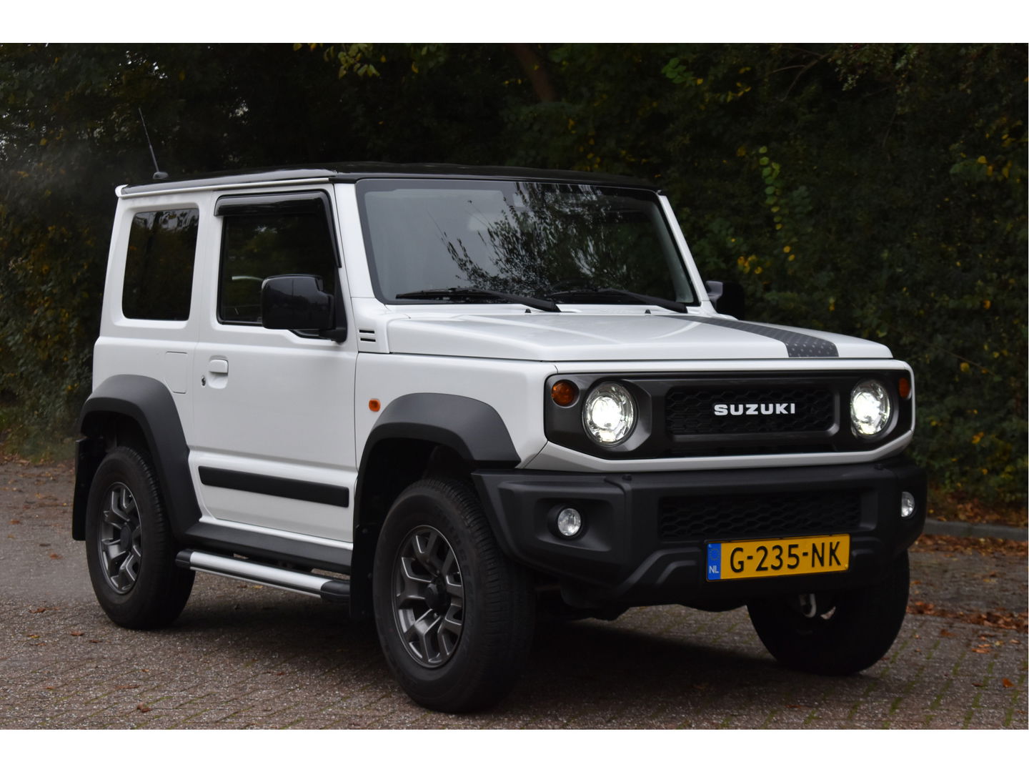 Suzuki Jimny 1.5 Stijl Allgrip 4WD Two-tone | Uniek | NL-Auto | Afn.trekhaak | Carplay/Anroid | Nav | DAB | Stoelverwarming | Climate Control | Nieuwstaat