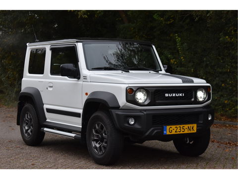 Suzuki Jimny 1.5 Stijl Allgrip 4WD Two-tone | Uniek | NL-Auto | Afn.trekhaak | Carplay/Anroid | Nav | DAB | Stoelverwarming | Climate Control | Nieuwstaat