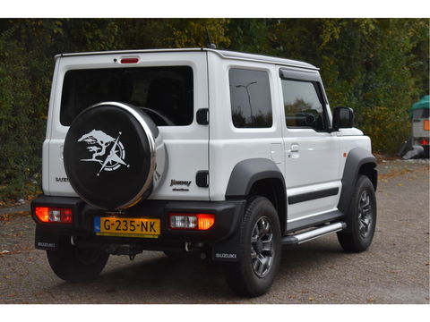 Suzuki Jimny 1.5 Stijl Allgrip 4WD Two-tone | Uniek | NL-Auto | Afn.trekhaak | Carplay/Anroid | Nav | DAB | Stoelverwarming | Climate Control | Nieuwstaat
