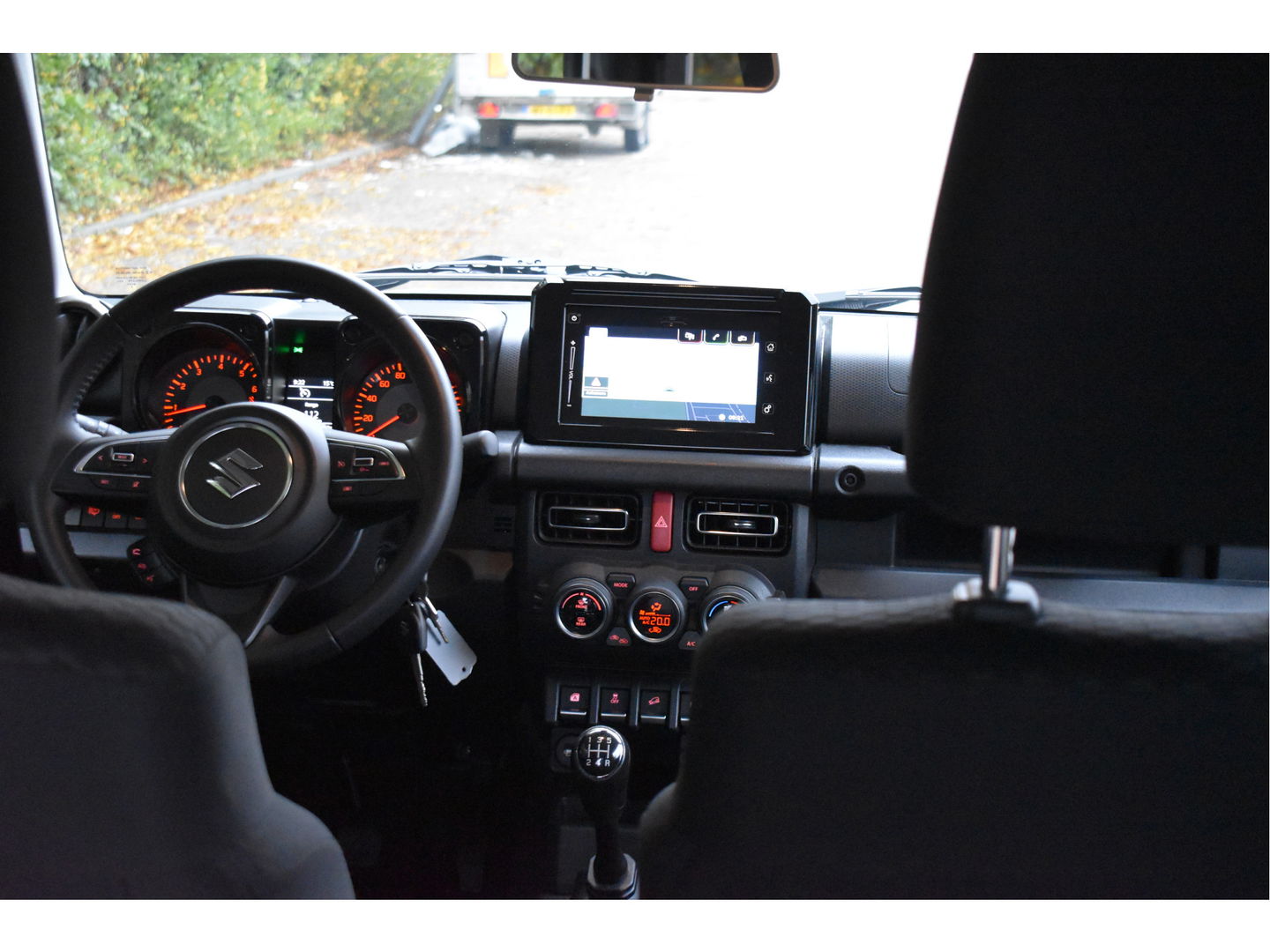 Suzuki Jimny 1.5 Stijl Allgrip 4WD Two-tone | Uniek | NL-Auto | Afn.trekhaak | Carplay/Anroid | Nav | DAB | Stoelverwarming | Climate Control | Nieuwstaat