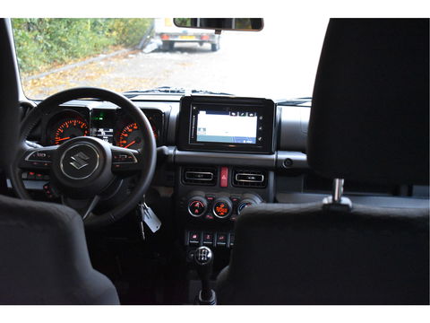 Suzuki Jimny 1.5 Stijl Allgrip 4WD Two-tone | Uniek | NL-Auto | Afn.trekhaak | Carplay/Anroid | Nav | DAB | Stoelverwarming | Climate Control | Nieuwstaat