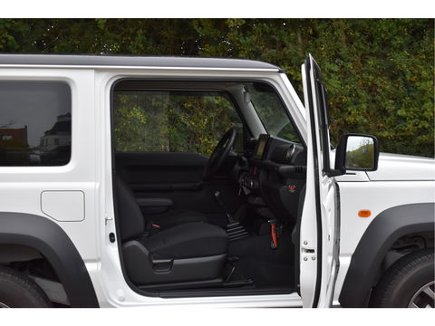 Suzuki Jimny 1.5 Stijl Allgrip 4WD Two-tone | Uniek | NL-Auto | Afn.trekhaak | Carplay/Anroid | Nav | DAB | Stoelverwarming | Climate Control | Nieuwstaat