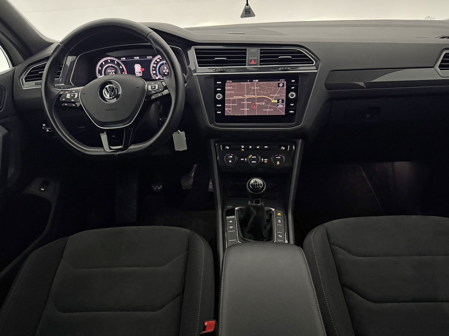 Volkswagen Tiguan 1.4 TSI R-line | Virtual | LED | Adaptive Cruise | Carplay | Parkeersens. | 19"LMV