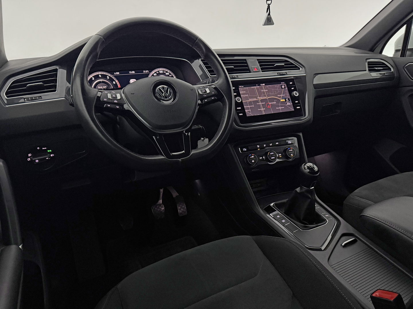 Volkswagen Tiguan 1.4 TSI R-line | Virtual | LED | Adaptive Cruise | Carplay | Parkeersens. | 19"LMV