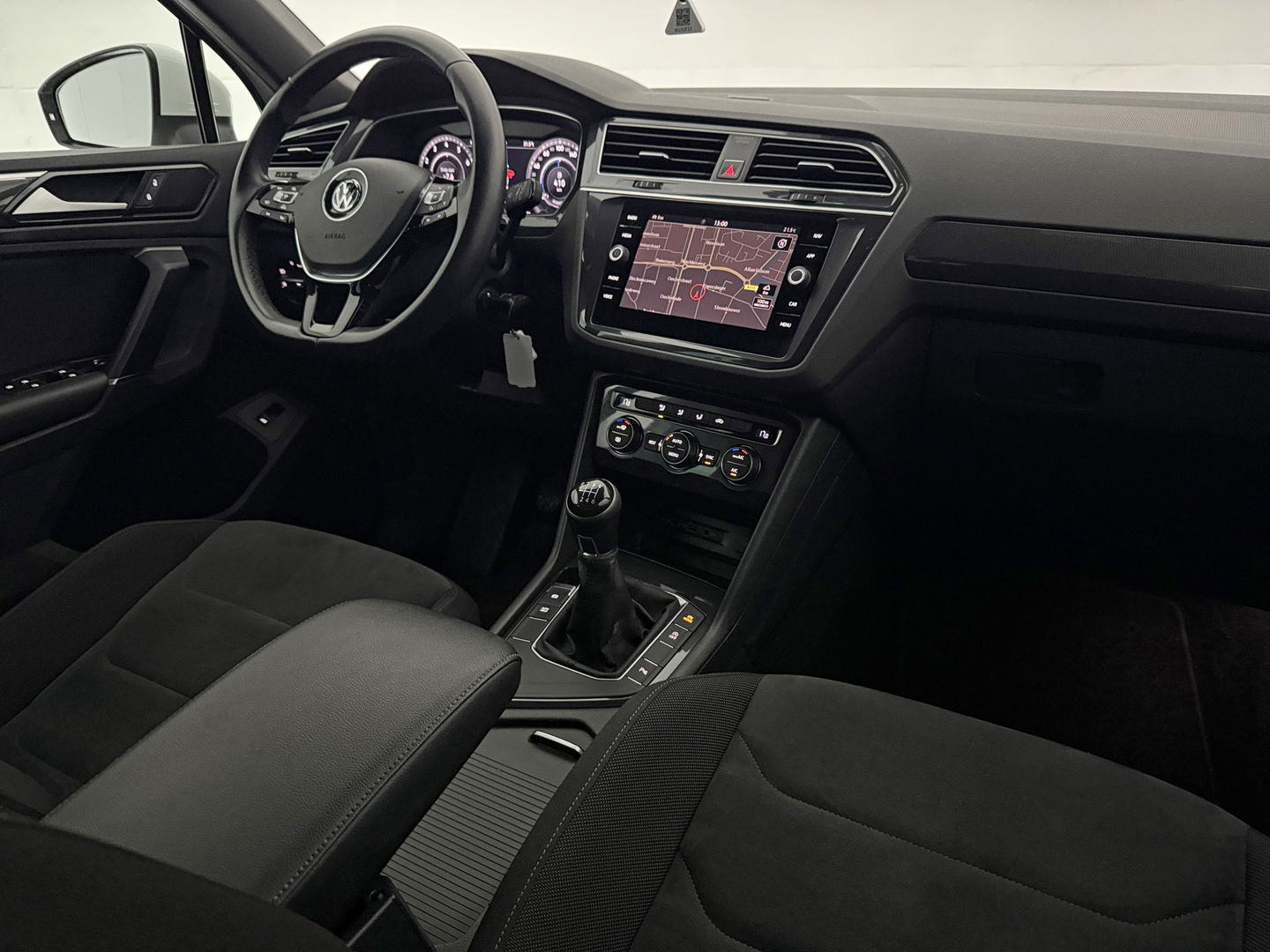 Volkswagen Tiguan 1.4 TSI R-line | Virtual | LED | Adaptive Cruise | Carplay | Parkeersens. | 19"LMV