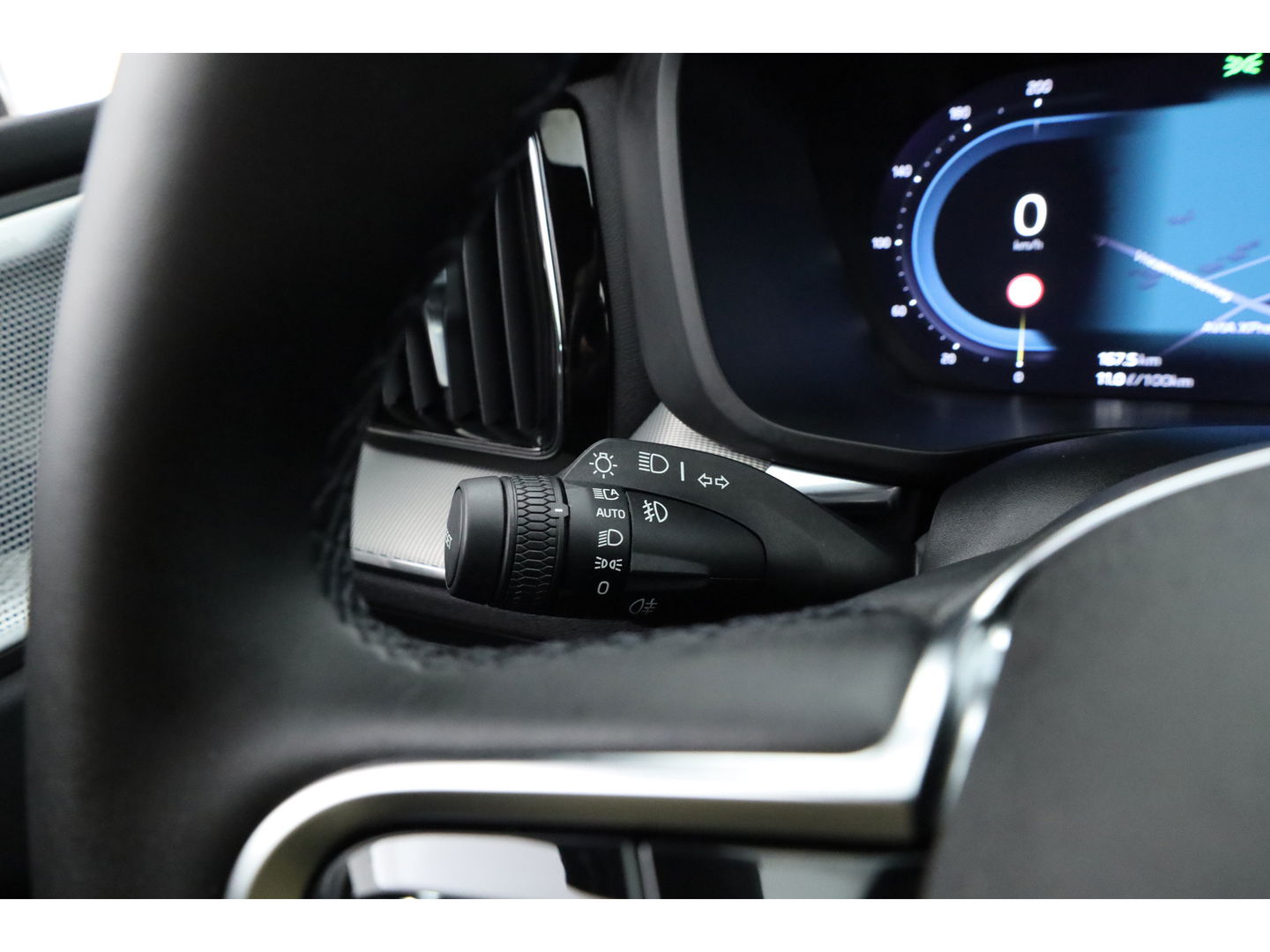 Volvo XC60 T8 Recharge Plus Black Edition | Luchtvering | Bowers & Wilkins | Pano | Memory | 360cam | Trekhaak