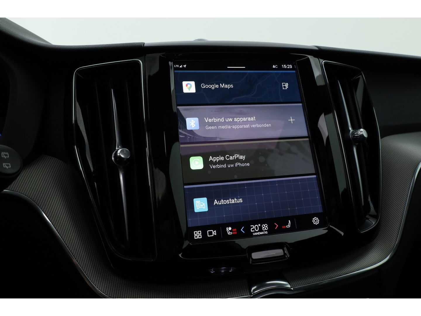 Volvo XC60 T8 Recharge Plus Black Edition | Luchtvering | Bowers & Wilkins | Pano | Memory | 360cam | Trekhaak