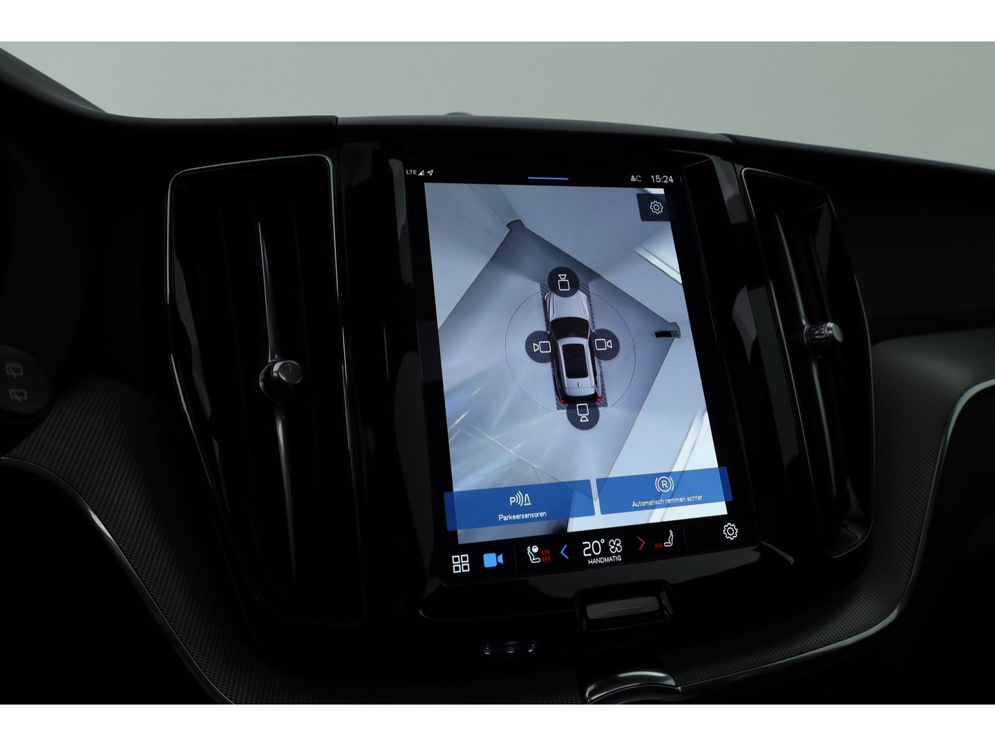 Volvo XC60 T8 Recharge Plus Black Edition | Luchtvering | Bowers & Wilkins | Pano | Memory | 360cam | Trekhaak