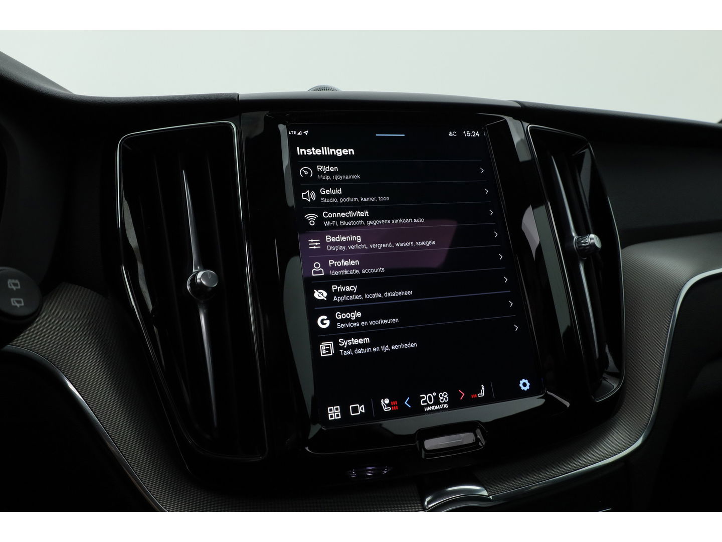 Volvo XC60 T8 Recharge Plus Black Edition | Luchtvering | Bowers & Wilkins | Pano | Memory | 360cam | Trekhaak