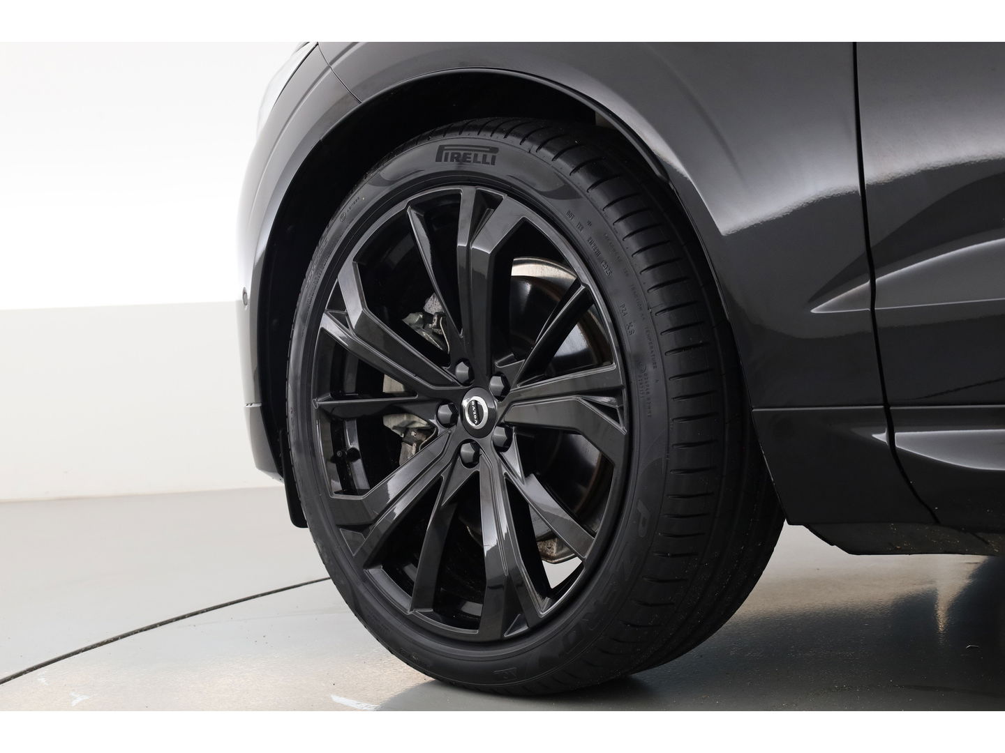 Volvo XC60 T8 Recharge Plus Black Edition | Luchtvering | Bowers & Wilkins | Pano | Memory | 360cam | Trekhaak