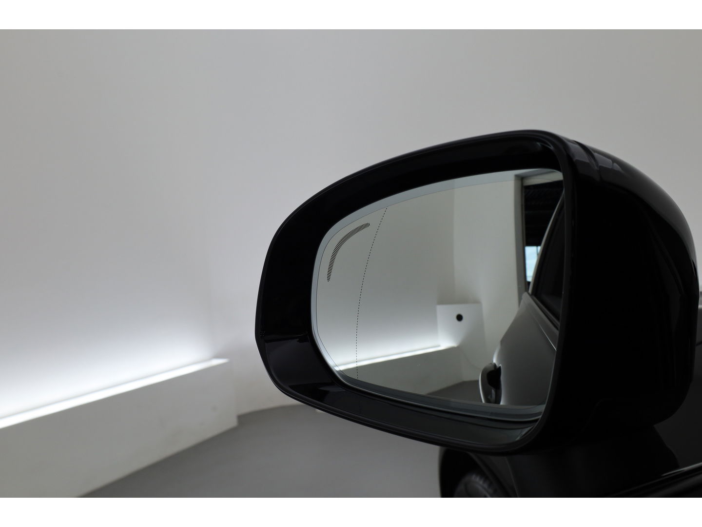 Volvo XC60 T8 Recharge Plus Black Edition | Luchtvering | Bowers & Wilkins | Pano | Memory | 360cam | Trekhaak