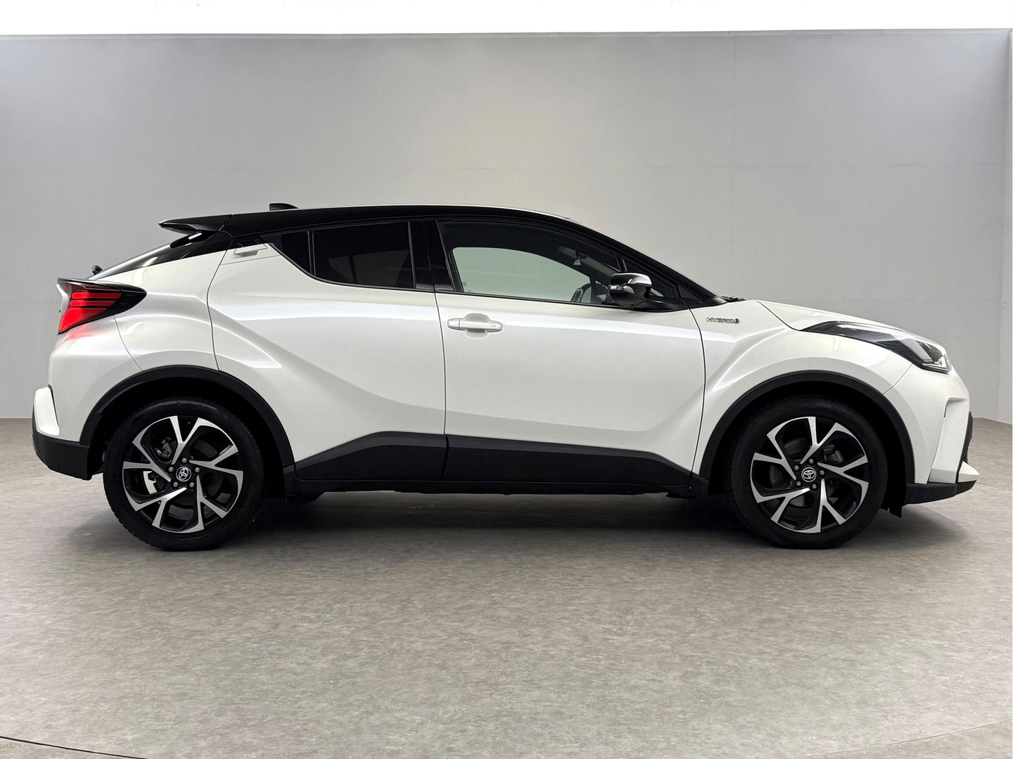 Toyota C-HR 2.0 Hybrid 217PK Business Plus | Camera | Trekhaak | JBL Audio | Carplay | Cruise | Keyless | NAP