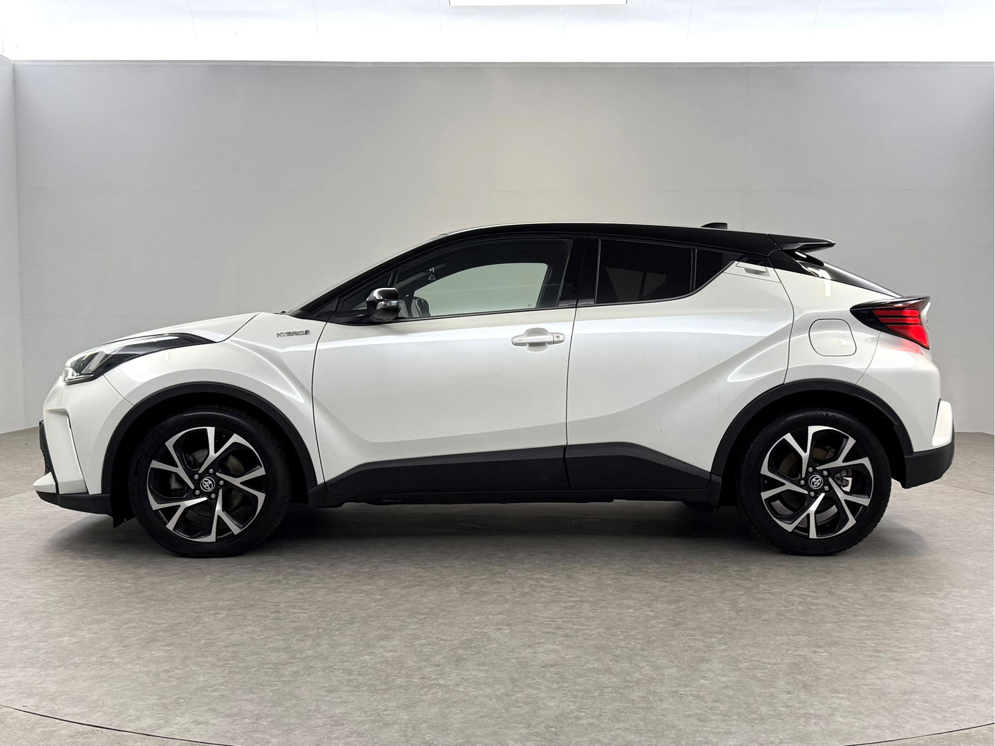 Toyota C-HR 2.0 Hybrid 217PK Business Plus | Camera | Trekhaak | JBL Audio | Carplay | Cruise | Keyless | NAP