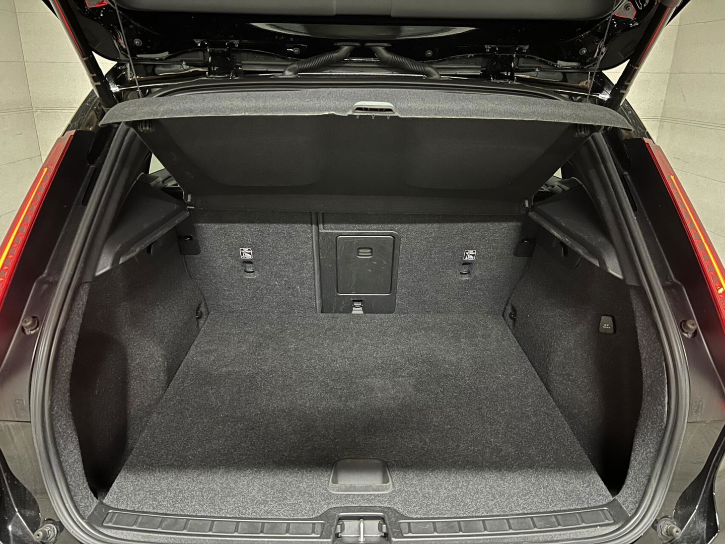 Volvo XC40 1.5 T5 Recharge R-Design Pano H/K 360° ACC Autopilot