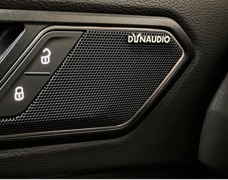 Volkswagen Tiguan 1.5 TSI R-Line Black Edition Pano Virtual Dynaudio 360° NAP