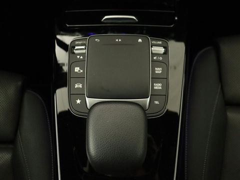 Mercedes-Benz A-Klasse 250e AMG Night | Panoramadak | Adaptive cruise | Leder | Stoelventilatie | Carplay | Head-Up | Keyless | Memory | Burmester | Camera | Sfeerverlichting | Stoelverwarming | PHEV | Plug In