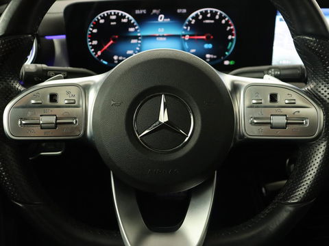 Mercedes-Benz A-Klasse 250e AMG Night | Panoramadak | Adaptive cruise | Leder | Stoelventilatie | Carplay | Head-Up | Keyless | Memory | Burmester | Camera | Sfeerverlichting | Stoelverwarming | PHEV | Plug In