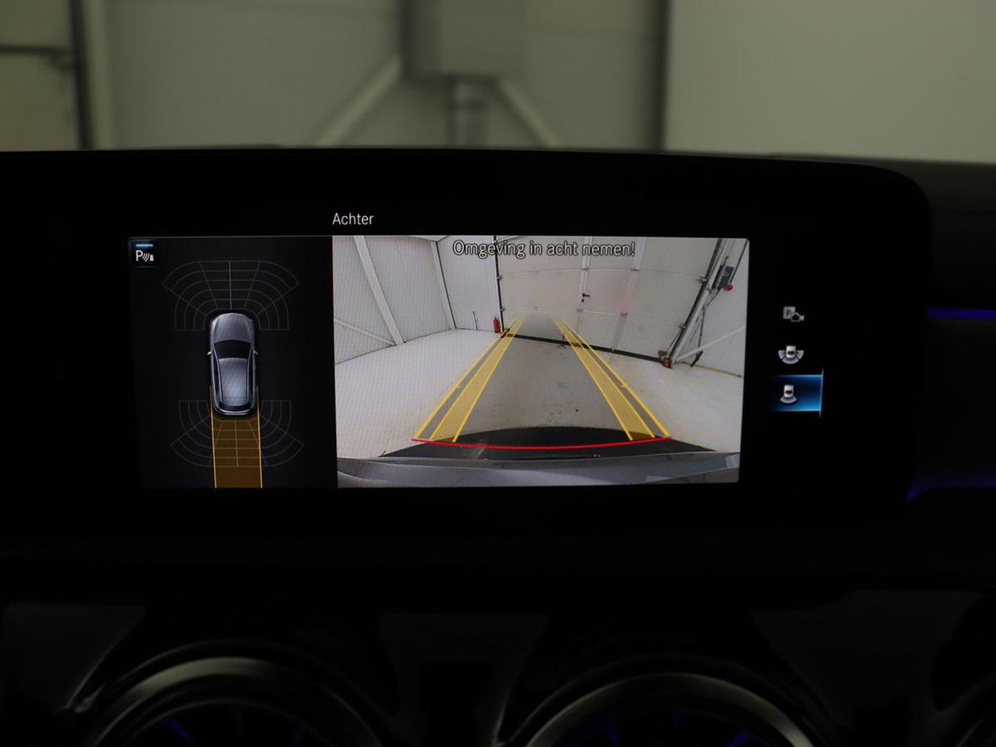 Mercedes-Benz A-Klasse 250e AMG Night | Panoramadak | Adaptive cruise | Leder | Stoelventilatie | Carplay | Head-Up | Keyless | Memory | Burmester | Camera | Sfeerverlichting | Stoelverwarming | PHEV | Plug In