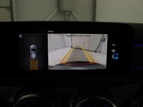 Mercedes-Benz A-Klasse 250e AMG Night | Panoramadak | Adaptive cruise | Leder | Stoelventilatie | Carplay | Head-Up | Keyless | Memory | Burmester | Camera | Sfeerverlichting | Stoelverwarming | PHEV | Plug In