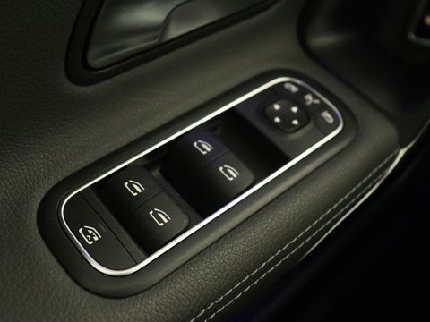 Mercedes-Benz A-Klasse 250e AMG Night | Panoramadak | Adaptive cruise | Leder | Stoelventilatie | Carplay | Head-Up | Keyless | Memory | Burmester | Camera | Sfeerverlichting | Stoelverwarming | PHEV | Plug In