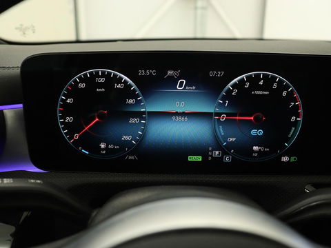 Mercedes-Benz A-Klasse 250e AMG Night | Panoramadak | Adaptive cruise | Leder | Stoelventilatie | Carplay | Head-Up | Keyless | Memory | Burmester | Camera | Sfeerverlichting | Stoelverwarming | PHEV | Plug In