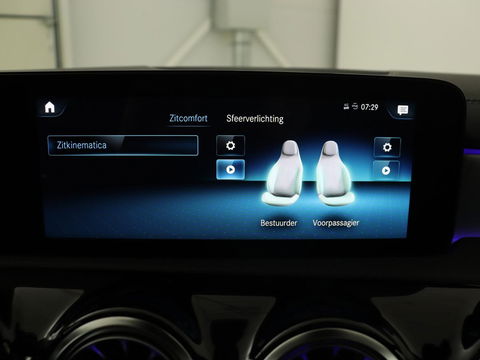 Mercedes-Benz A-Klasse 250e AMG Night | Panoramadak | Adaptive cruise | Leder | Stoelventilatie | Carplay | Head-Up | Keyless | Memory | Burmester | Camera | Sfeerverlichting | Stoelverwarming | PHEV | Plug In