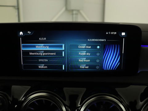 Mercedes-Benz A-Klasse 250e AMG Night | Panoramadak | Adaptive cruise | Leder | Stoelventilatie | Carplay | Head-Up | Keyless | Memory | Burmester | Camera | Sfeerverlichting | Stoelverwarming | PHEV | Plug In