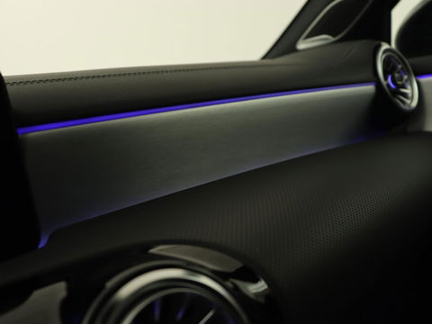 Mercedes-Benz A-Klasse 250e AMG Night | Panoramadak | Adaptive cruise | Leder | Stoelventilatie | Carplay | Head-Up | Keyless | Memory | Burmester | Camera | Sfeerverlichting | Stoelverwarming | PHEV | Plug In