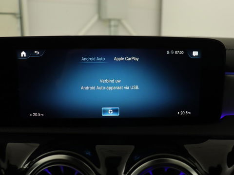 Mercedes-Benz A-Klasse 250e AMG Night | Panoramadak | Adaptive cruise | Leder | Stoelventilatie | Carplay | Head-Up | Keyless | Memory | Burmester | Camera | Sfeerverlichting | Stoelverwarming | PHEV | Plug In