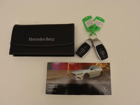 Mercedes-Benz A-Klasse 250e AMG Night | Panoramadak | Adaptive cruise | Leder | Stoelventilatie | Carplay | Head-Up | Keyless | Memory | Burmester | Camera | Sfeerverlichting | Stoelverwarming | PHEV | Plug In