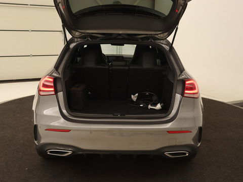 Mercedes-Benz A-Klasse 250e AMG Night | Panoramadak | Adaptive cruise | Leder | Stoelventilatie | Carplay | Head-Up | Keyless | Memory | Burmester | Camera | Sfeerverlichting | Stoelverwarming | PHEV | Plug In