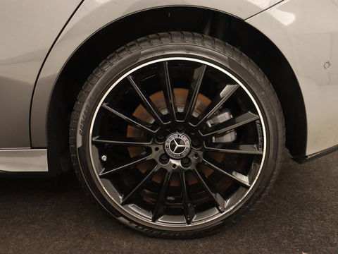 Mercedes-Benz A-Klasse 250e AMG Night | Panoramadak | Adaptive cruise | Leder | Stoelventilatie | Carplay | Head-Up | Keyless | Memory | Burmester | Camera | Sfeerverlichting | Stoelverwarming | PHEV | Plug In