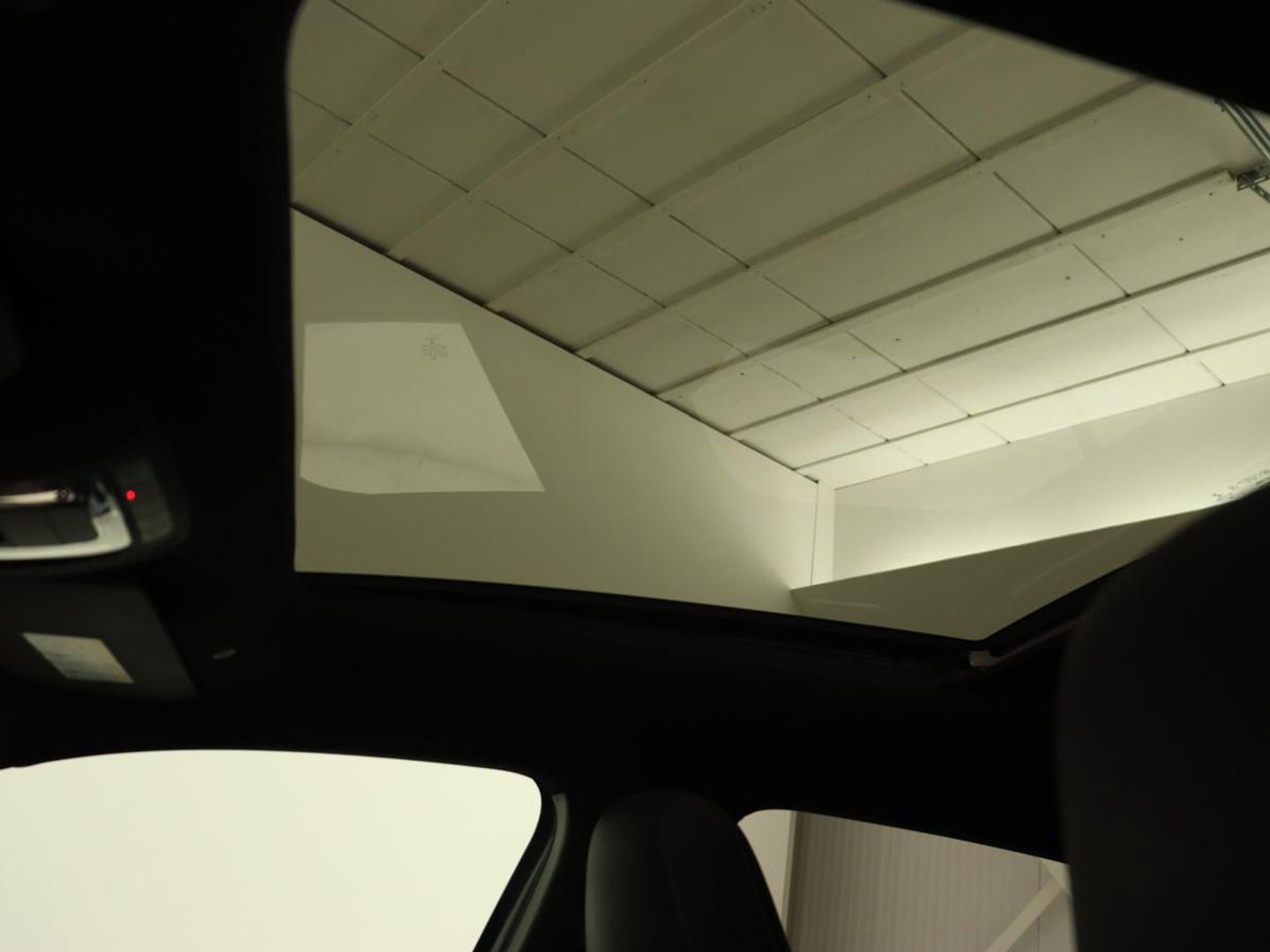 Mercedes-Benz A-Klasse 250e AMG Night | Panoramadak | Adaptive cruise | Leder | Stoelventilatie | Carplay | Head-Up | Keyless | Memory | Burmester | Camera | Sfeerverlichting | Stoelverwarming | PHEV | Plug In
