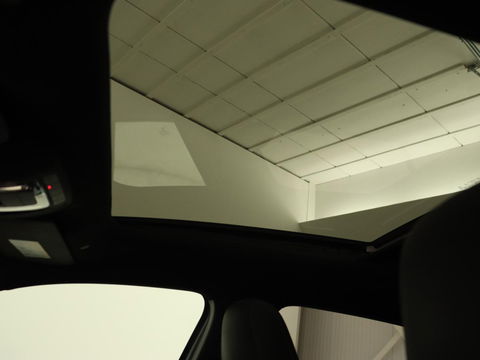 Mercedes-Benz A-Klasse 250e AMG Night | Panoramadak | Adaptive cruise | Leder | Stoelventilatie | Carplay | Head-Up | Keyless | Memory | Burmester | Camera | Sfeerverlichting | Stoelverwarming | PHEV | Plug In
