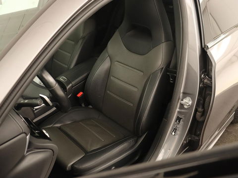 Mercedes-Benz A-Klasse 250e AMG Night | Panoramadak | Adaptive cruise | Leder | Stoelventilatie | Carplay | Head-Up | Keyless | Memory | Burmester | Camera | Sfeerverlichting | Stoelverwarming | PHEV | Plug In