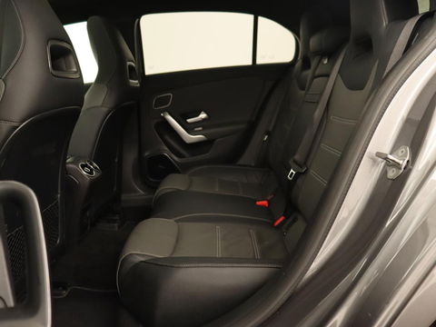 Mercedes-Benz A-Klasse 250e AMG Night | Panoramadak | Adaptive cruise | Leder | Stoelventilatie | Carplay | Head-Up | Keyless | Memory | Burmester | Camera | Sfeerverlichting | Stoelverwarming | PHEV | Plug In