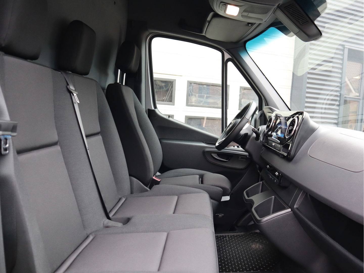 Mercedes-Benz eSprinter 314 AC+DC Snelladen RWD L2H2 New Model 56 kWh - WLPT 181 km - LED