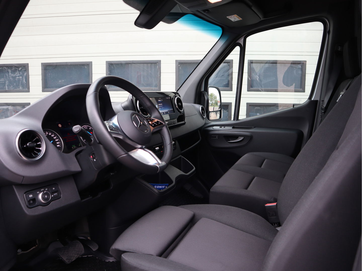 Mercedes-Benz eSprinter 314 AC+DC Snelladen RWD L2H2 New Model 56 kWh - WLPT 181 km - LED