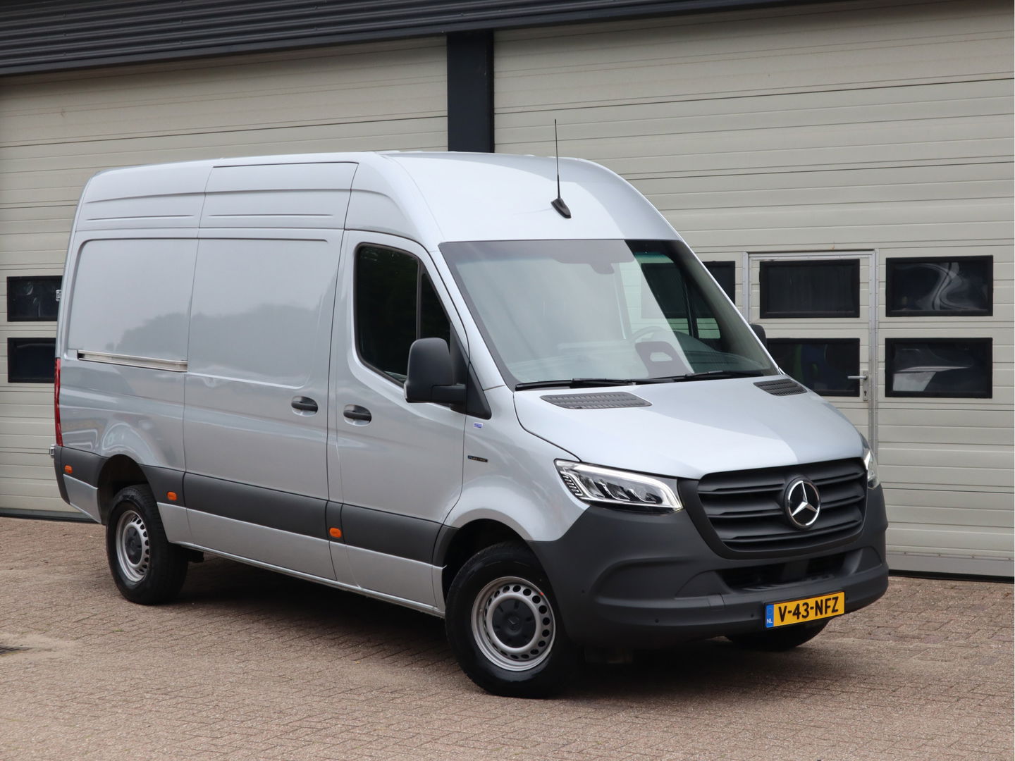 Mercedes-Benz eSprinter 314 AC+DC Snelladen RWD L2H2 New Model 56 kWh - WLPT 181 km - LED