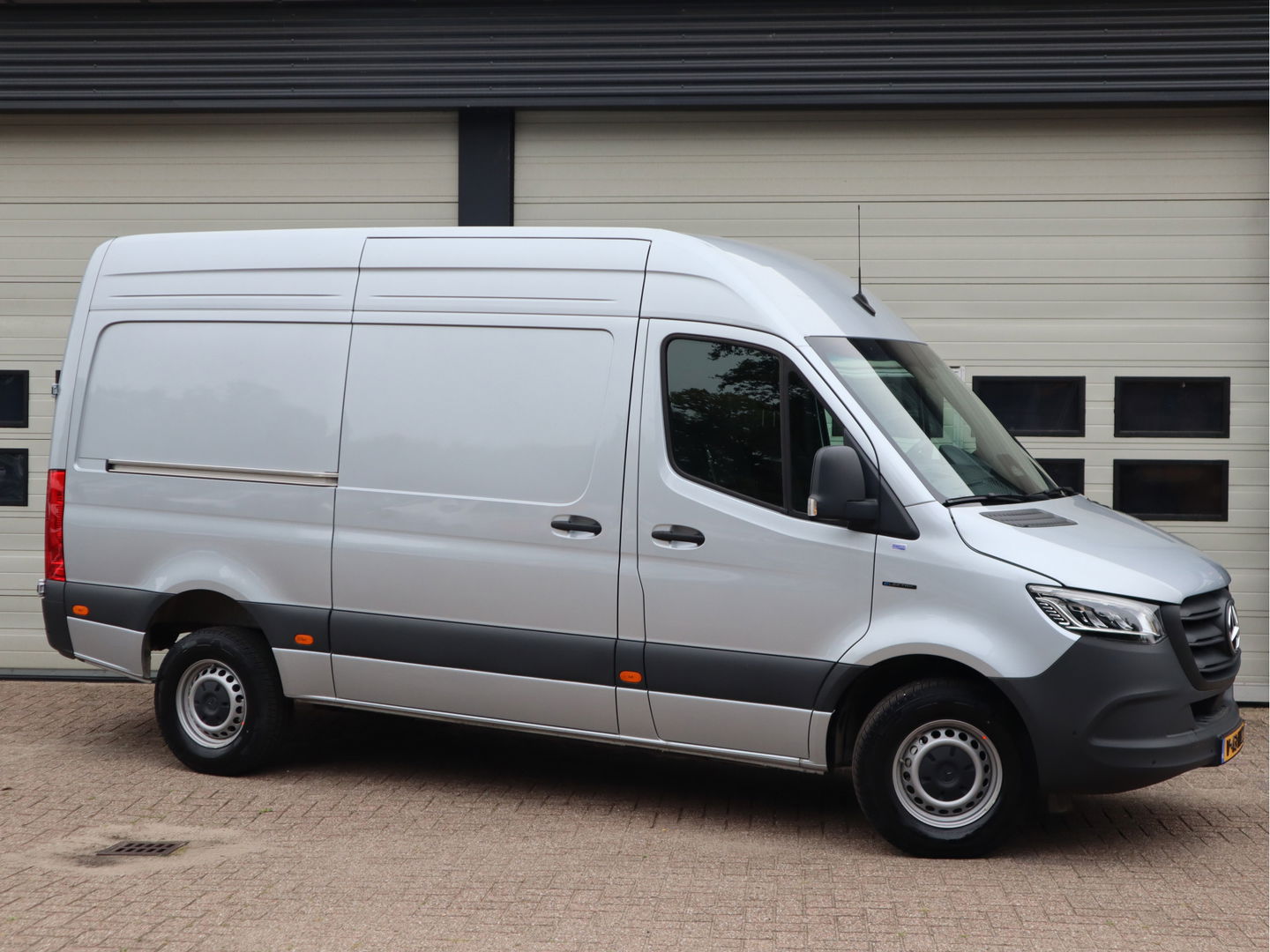 Mercedes-Benz eSprinter 314 AC+DC Snelladen RWD L2H2 New Model 56 kWh - WLPT 181 km - LED