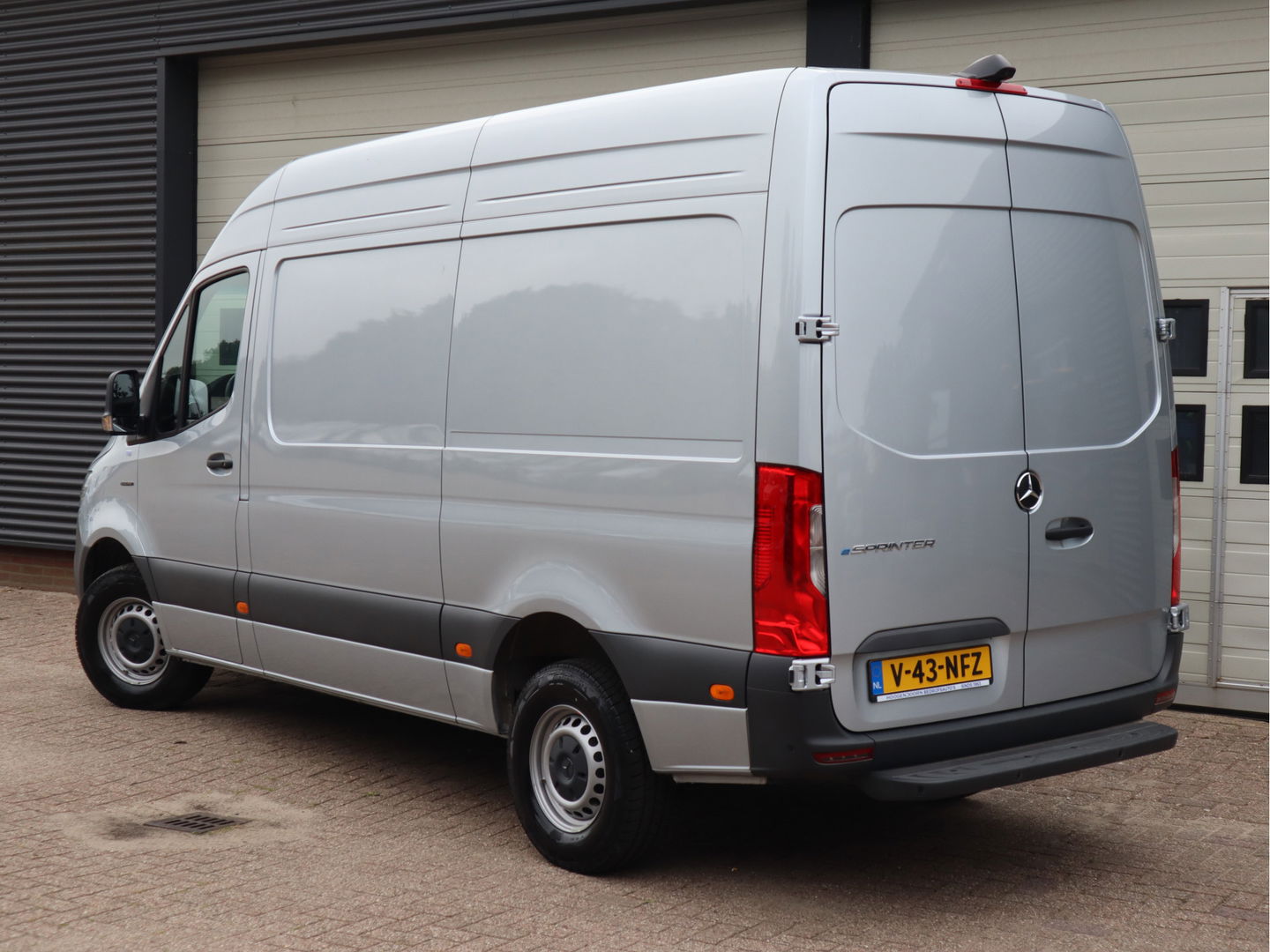 Mercedes-Benz eSprinter 314 AC+DC Snelladen RWD L2H2 New Model 56 kWh - WLPT 181 km - LED