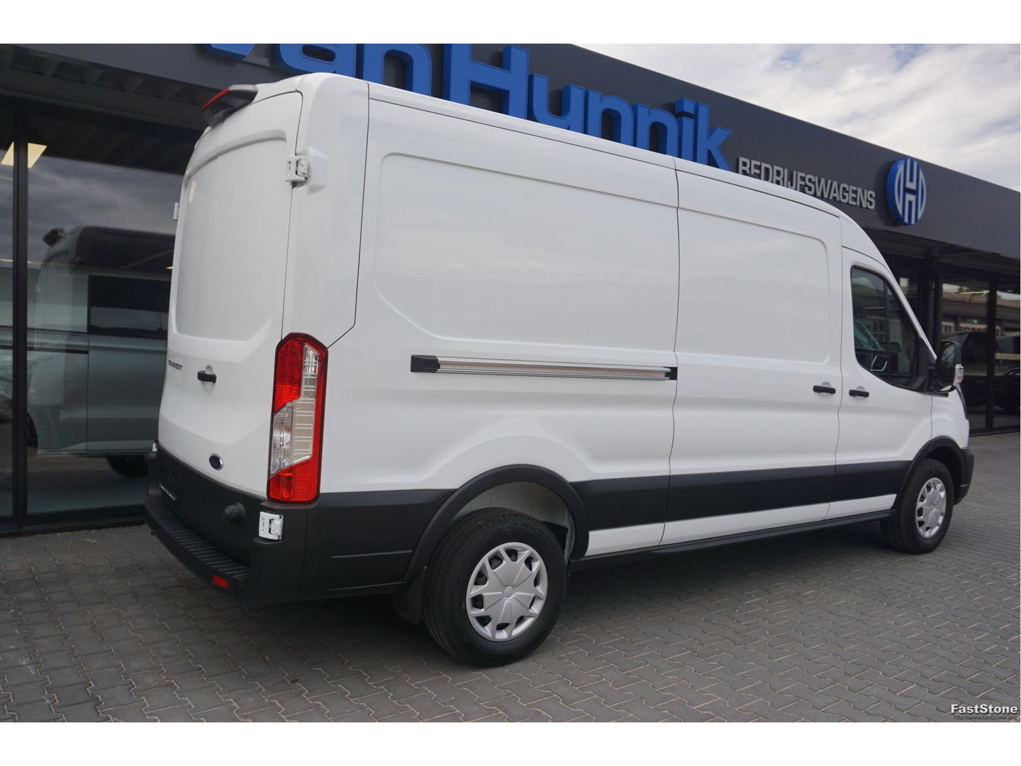 Ford Transit 350L 130PK L3H2 Trend BPM VRIJ!! 12" Sync Navi, Camera, Adap. Cruise, Trekhaak!! NR. A17