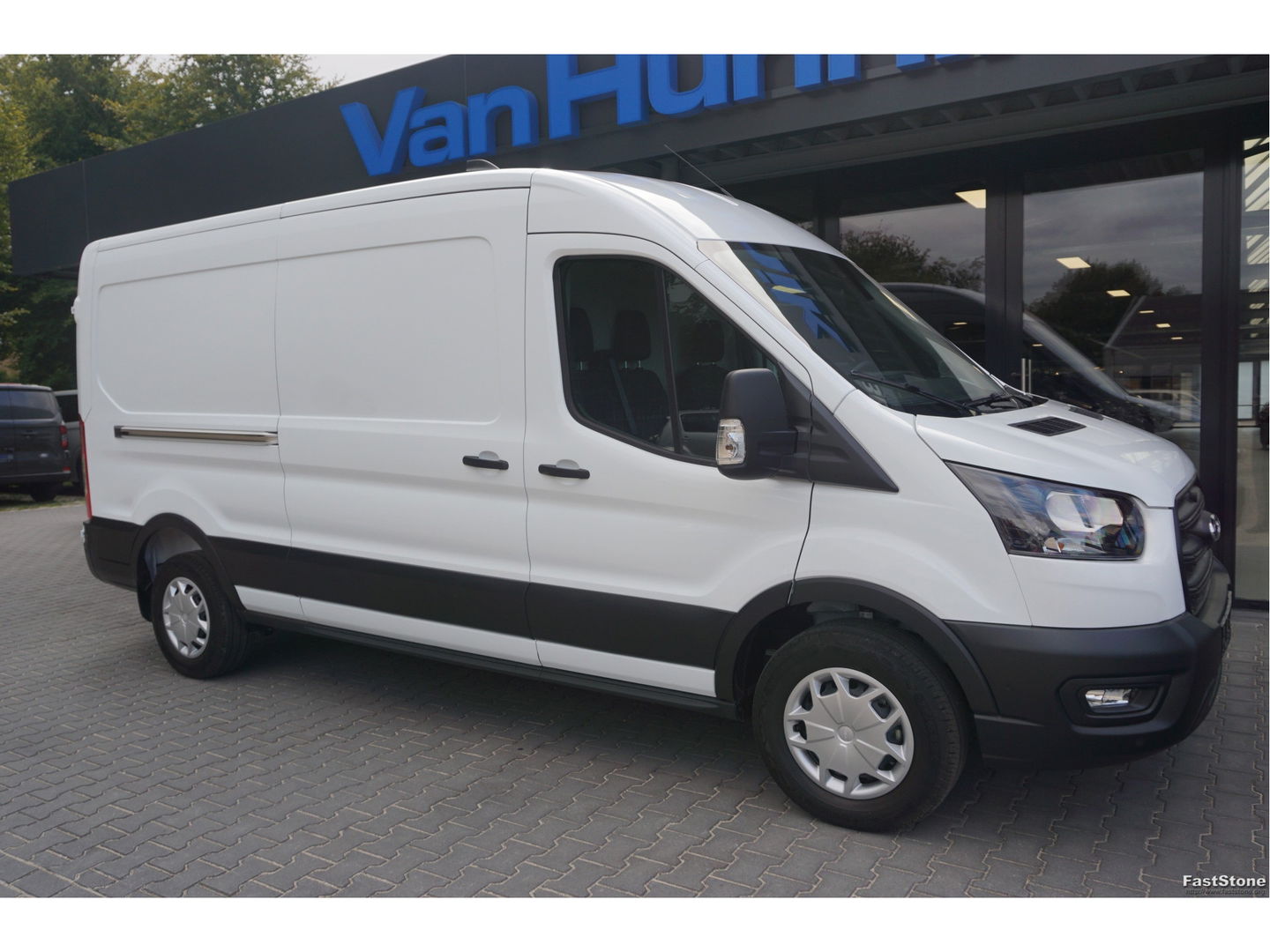 Ford Transit 350L 130PK L3H2 Trend BPM VRIJ!! 12" Sync Navi, Camera, Adap. Cruise, Trekhaak!! NR. A17