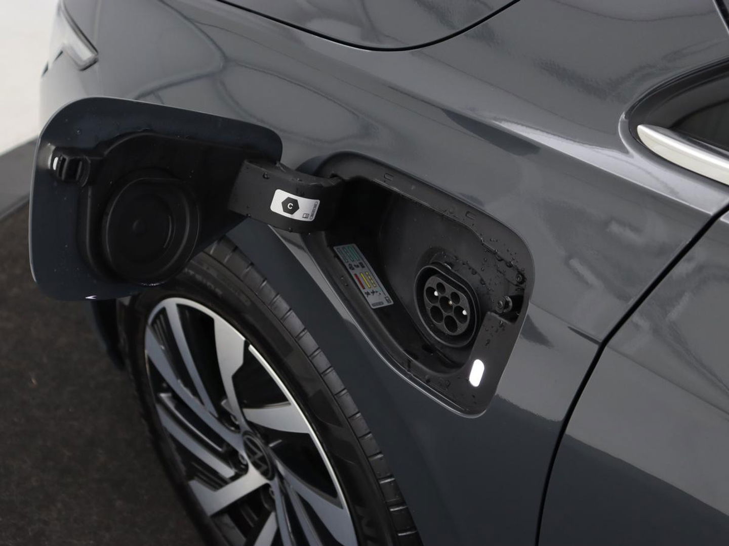 Volkswagen Golf 1.4 eHybrid Style | Trekhaak | Stoelverwarming | Massage | Carplay | Memory | Navigatie | Adaptive cruise | Full LED | Parkeerhulp | Sfeerverlichting | PHEV | Plug In