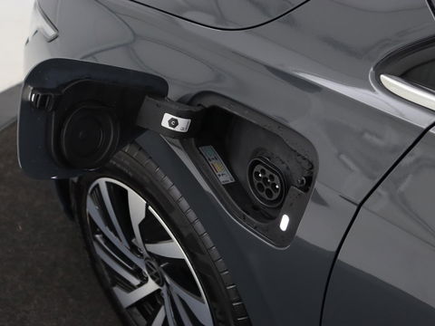 Volkswagen Golf 1.4 eHybrid Style | Trekhaak | Stoelverwarming | Massage | Carplay | Memory | Navigatie | Adaptive cruise | Full LED | Parkeerhulp | Sfeerverlichting | PHEV | Plug In