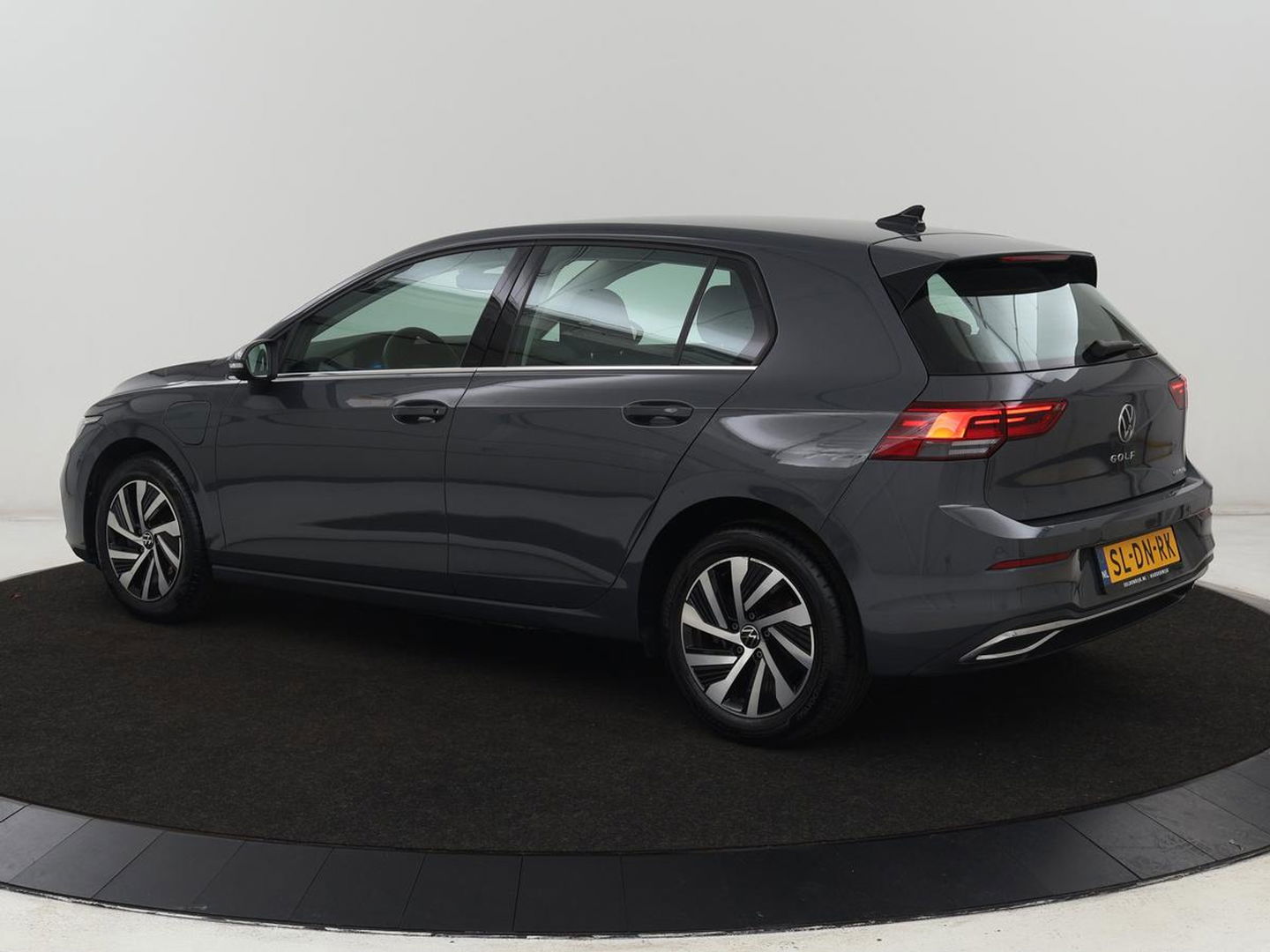 Volkswagen Golf 1.4 eHybrid Style | Trekhaak | Stoelverwarming | Massage | Carplay | Memory | Navigatie | Adaptive cruise | Full LED | Parkeerhulp | Sfeerverlichting | PHEV | Plug In