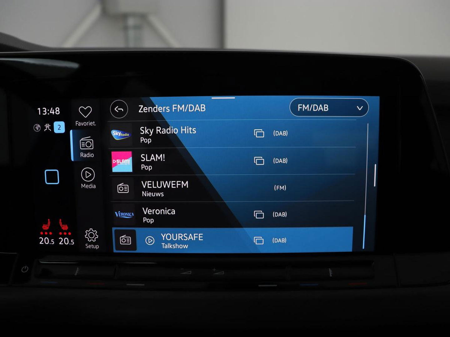 Volkswagen Golf 1.4 eHybrid Style | Trekhaak | Stoelverwarming | Massage | Carplay | Memory | Navigatie | Adaptive cruise | Full LED | Parkeerhulp | Sfeerverlichting | PHEV | Plug In